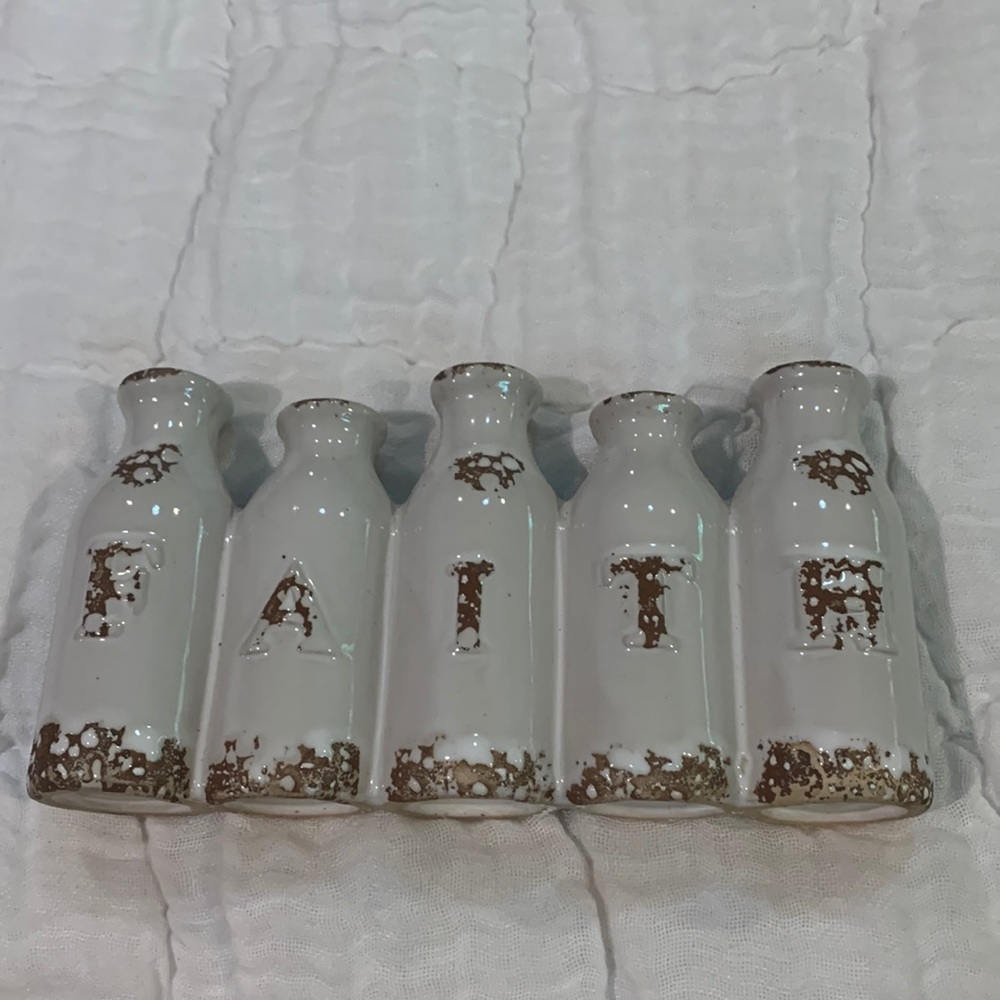 NWOT Faith Vase with 5 vases connected to one